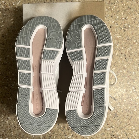 Brand new On The Roger Advantage - Picture 3 of 4